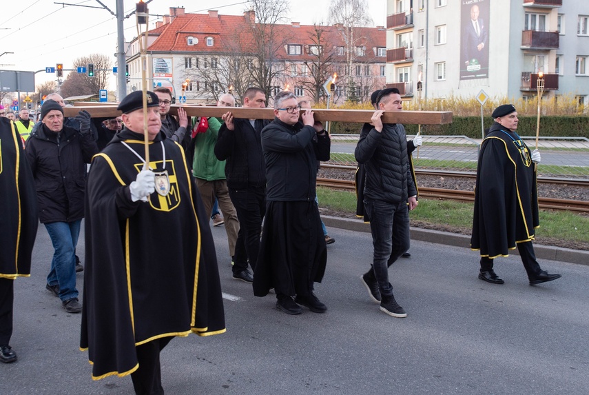 Wierni przeszli przez miasto zdjęcie nr 345692