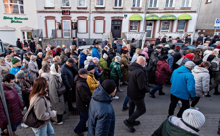 Wierni przeszli przez miasto zdjęcie nr 345687