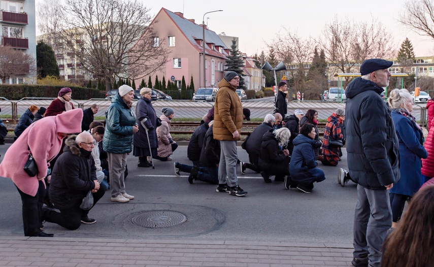 Wierni przeszli przez miasto zdjęcie nr 345705