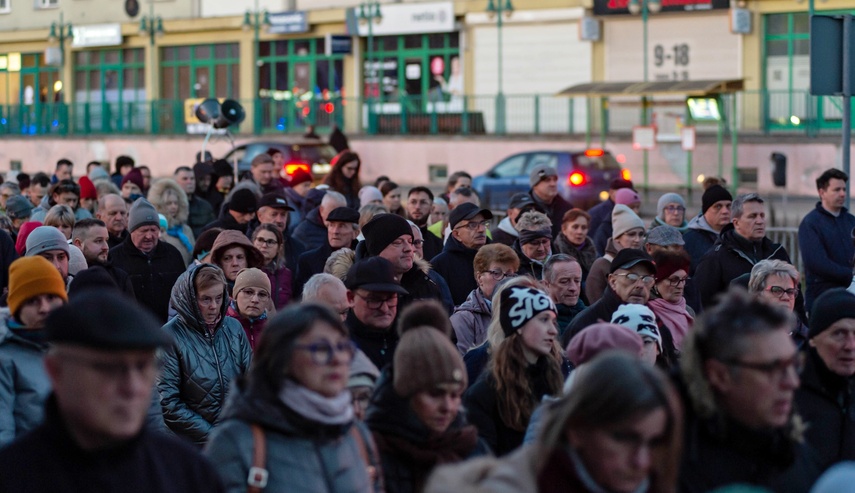 Wierni przeszli przez miasto zdjęcie nr 345723