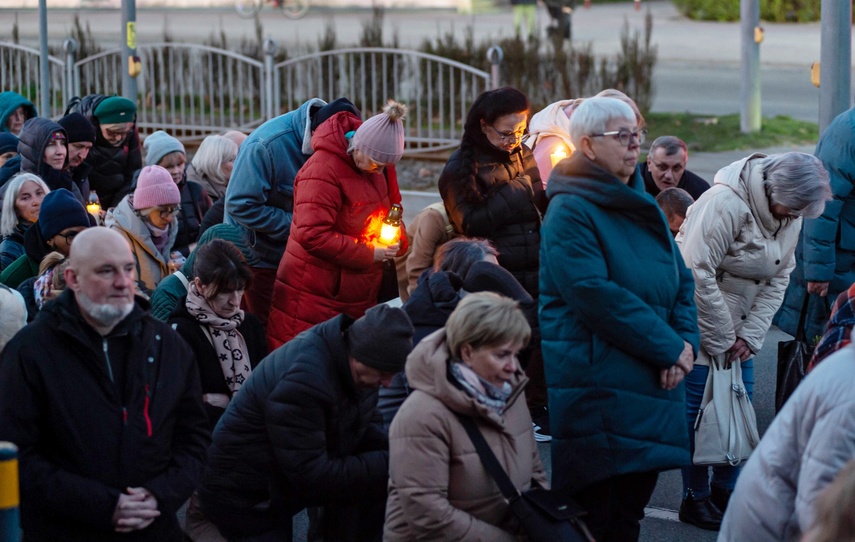 Wierni przeszli przez miasto zdjęcie nr 345726