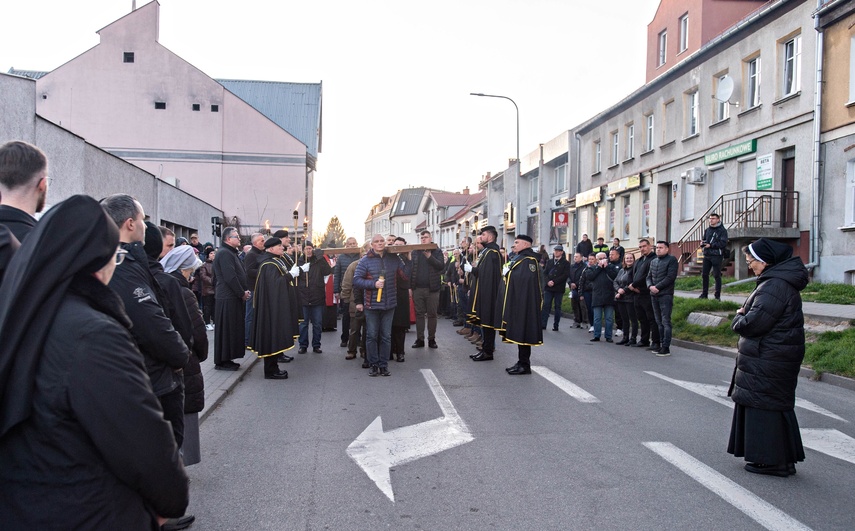 Wierni przeszli przez miasto zdjęcie nr 345689