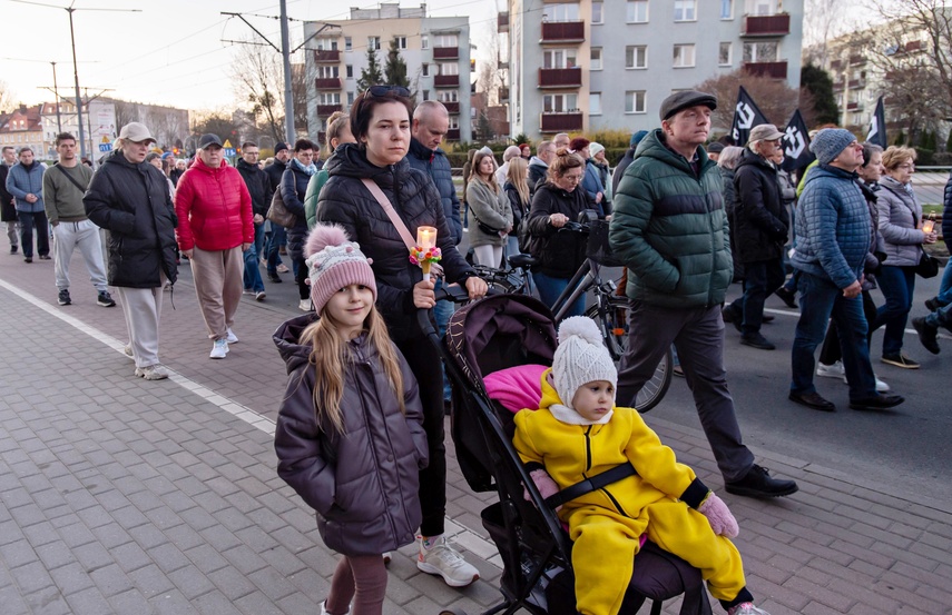 Wierni przeszli przez miasto zdjęcie nr 345706