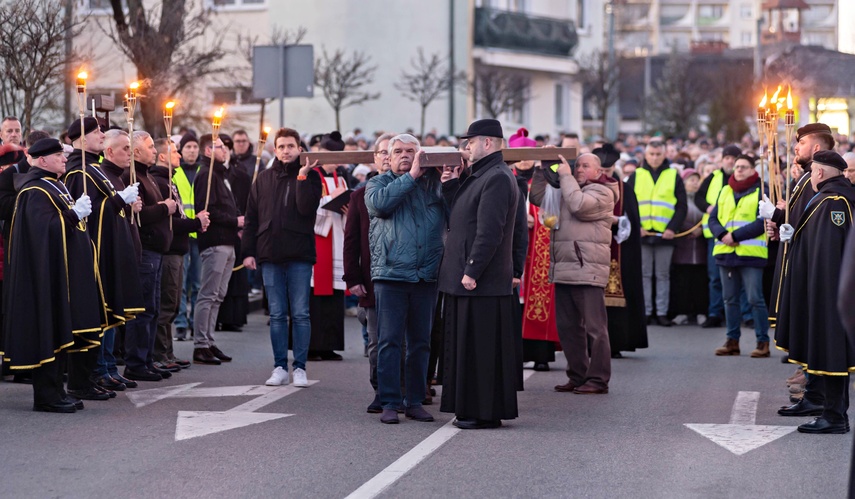 Wierni przeszli przez miasto zdjęcie nr 345716