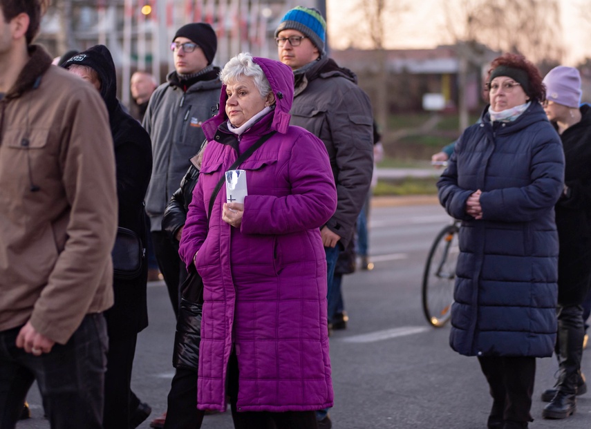Wierni przeszli przez miasto zdjęcie nr 345713