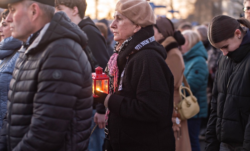 Wierni przeszli przez miasto zdjęcie nr 345711