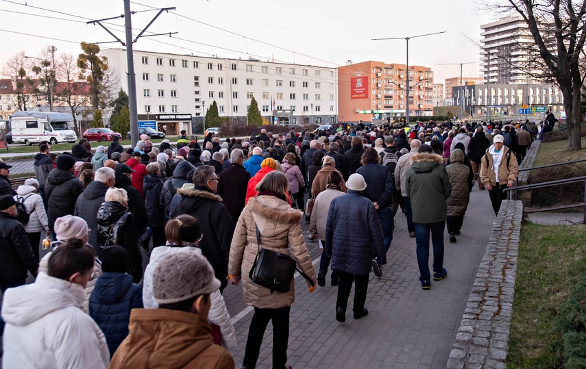 Wierni przeszli przez miasto zdjęcie nr 345701
