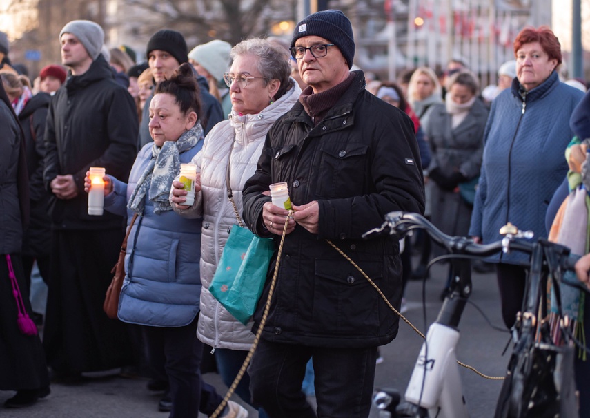 Wierni przeszli przez miasto zdjęcie nr 345712