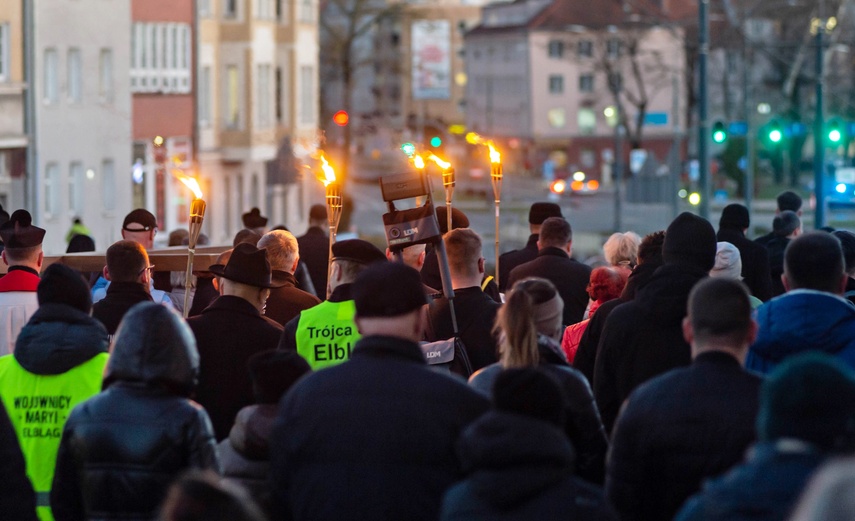 Wierni przeszli przez miasto zdjęcie nr 345722