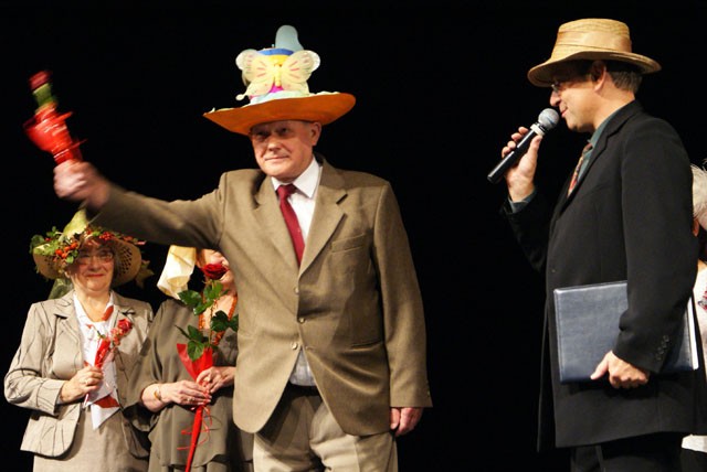 Pan Stanisław zaprezentował kapelusz Wiosenny...