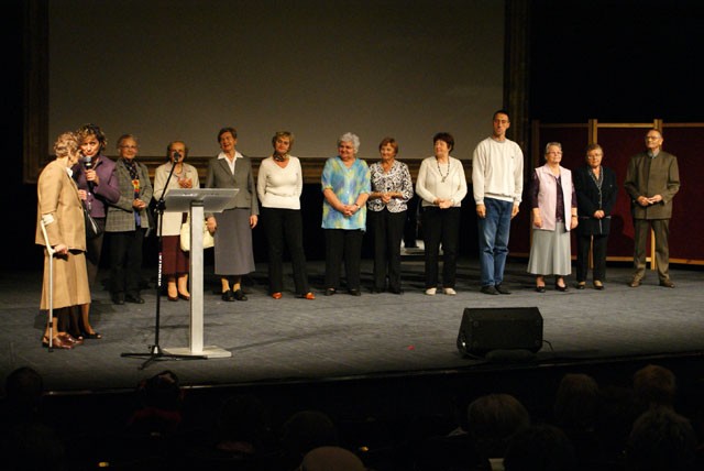 Z okazji dekady istnienia, symboliczne dyplomy wręczono szesnastu najwierniejszym słuchaczom Uniwersytetu, którzy