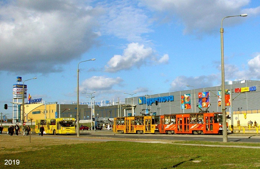 Warto zwrócić uwagę na jeszcze nie zielone barwy autobusów i tramwajów