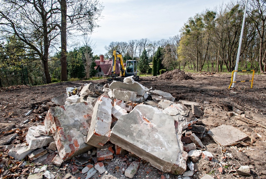 Przebudowują parking przy Bema zdjęcie nr 346038