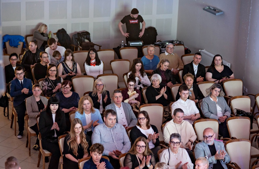 Warto pomagać zdjęcie nr 346043