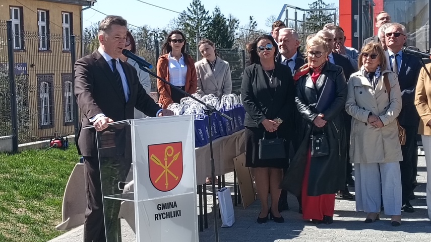 Urzędowe otwarcie z pompą  zdjęcie nr 346265