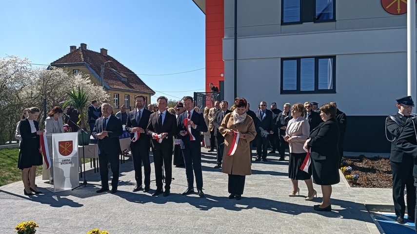 Urzędowe otwarcie z pompą  zdjęcie nr 346282