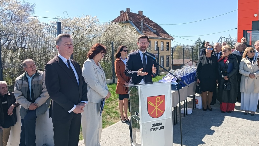 Urzędowe otwarcie z pompą  zdjęcie nr 346274