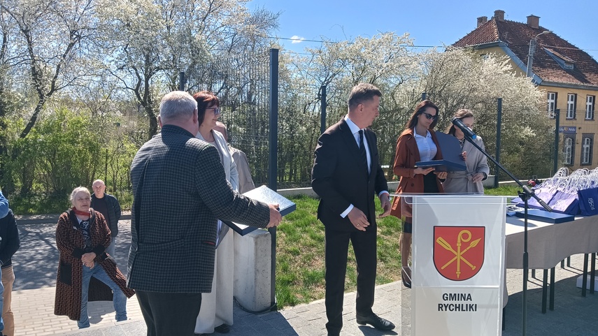 Urzędowe otwarcie z pompą  zdjęcie nr 346269