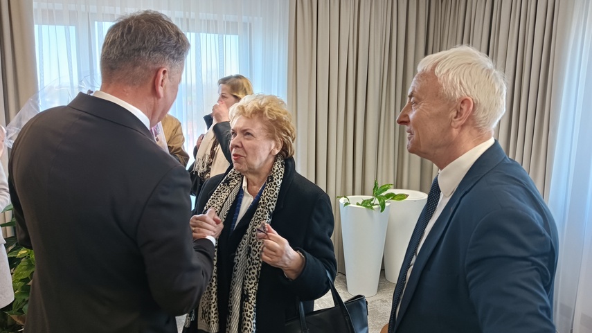 Urzędowe otwarcie z pompą  zdjęcie nr 346307