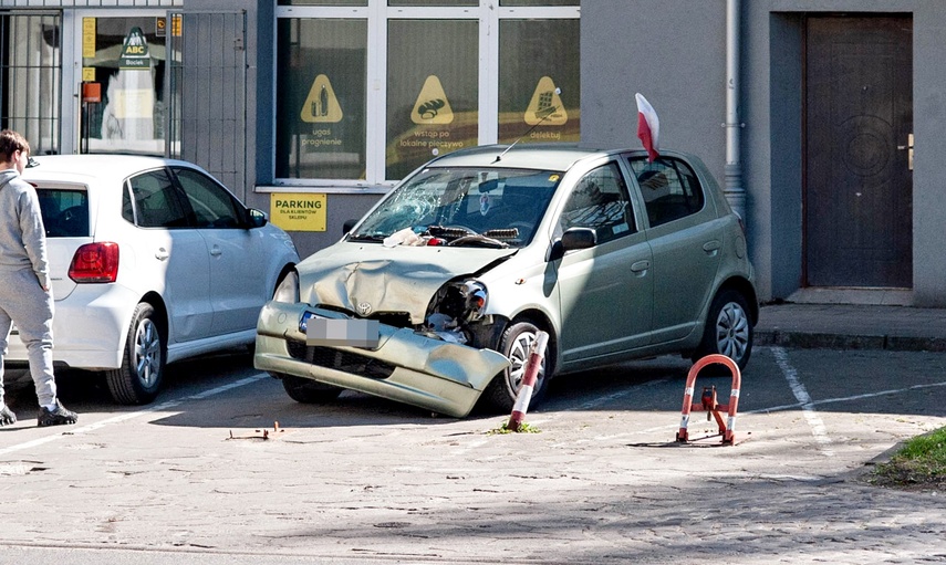 Nieostrożność przyczyną stłuczki zdjęcie nr 346353