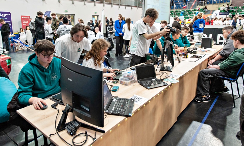 Młodzież szuka swojej przyszłości zdjęcie nr 346380