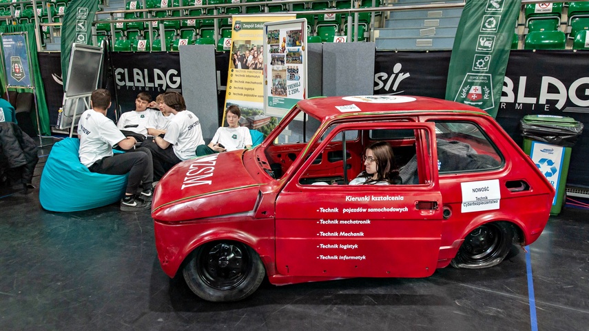 Młodzież szuka swojej przyszłości zdjęcie nr 346377