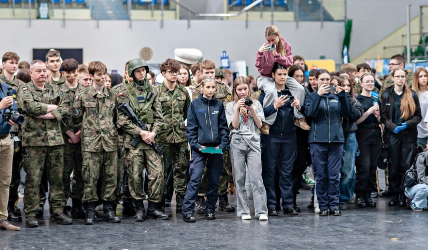 Młodzież szuka swojej przyszłości zdjęcie nr 346404