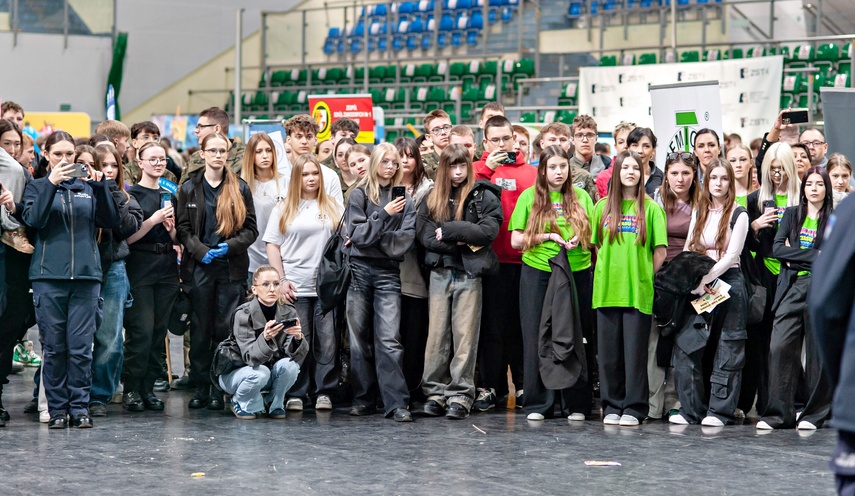 Młodzież szuka swojej przyszłości zdjęcie nr 346405