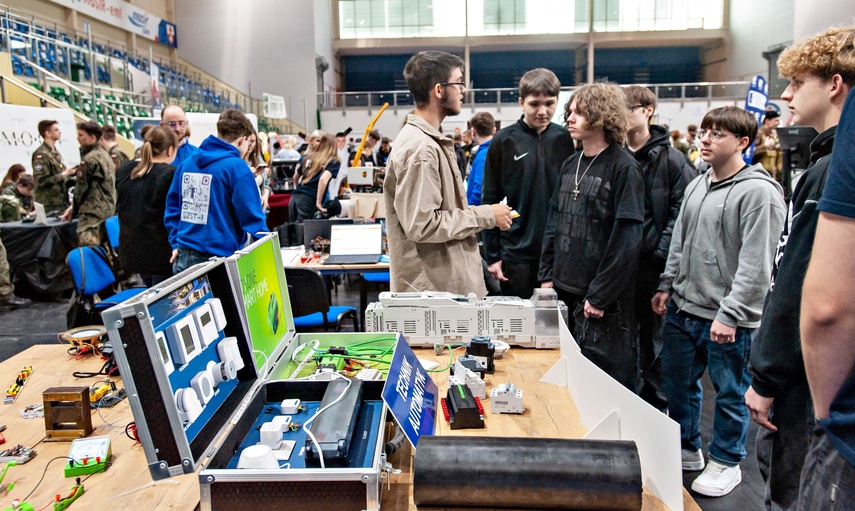 Młodzież szuka swojej przyszłości zdjęcie nr 346408