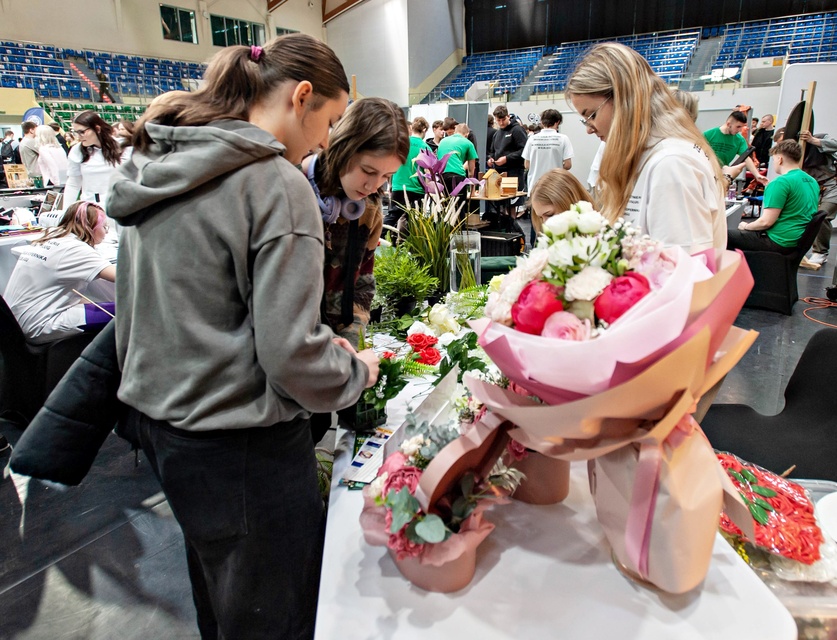 Młodzież szuka swojej przyszłości zdjęcie nr 346381