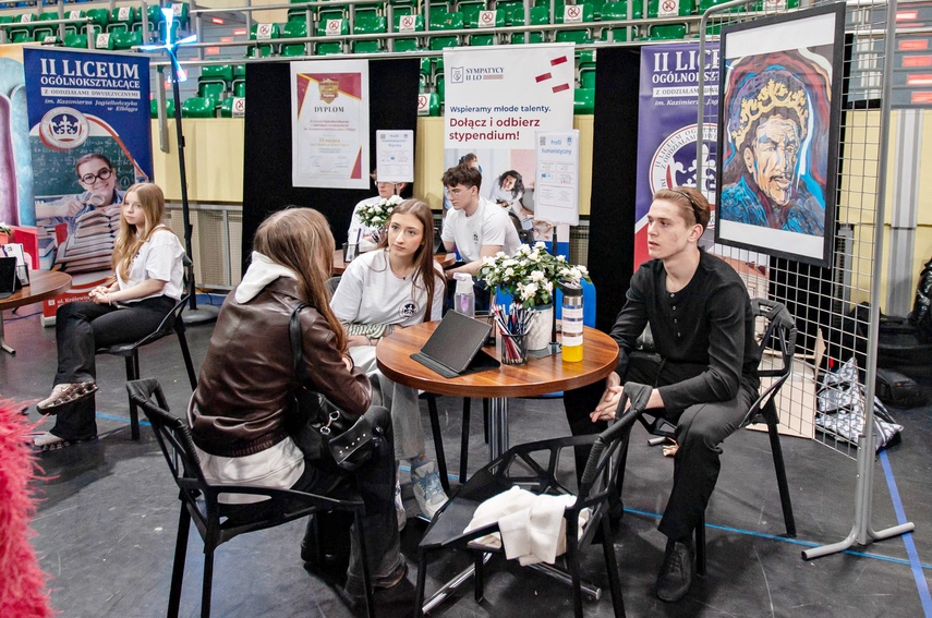 Młodzież szuka swojej przyszłości zdjęcie nr 346400