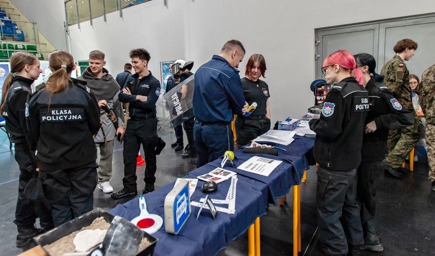 Młodzież szuka swojej przyszłości zdjęcie nr 346392