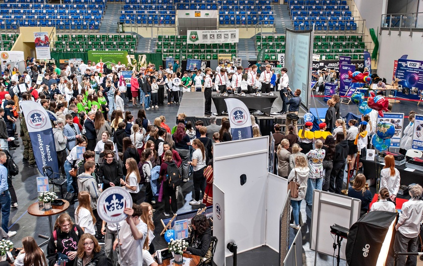 Młodzież szuka swojej przyszłości zdjęcie nr 346410