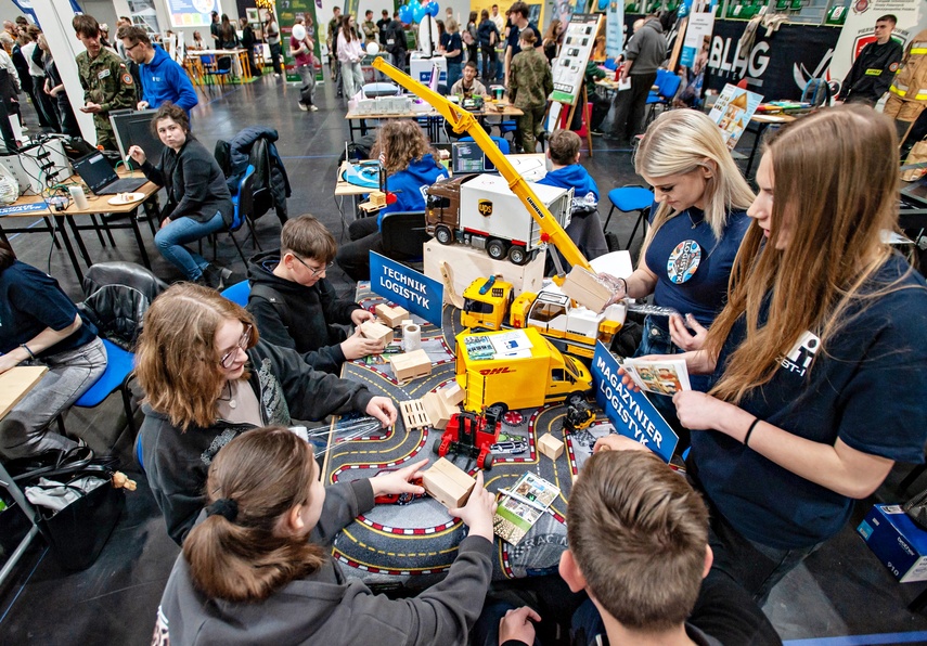 Młodzież szuka swojej przyszłości zdjęcie nr 346386