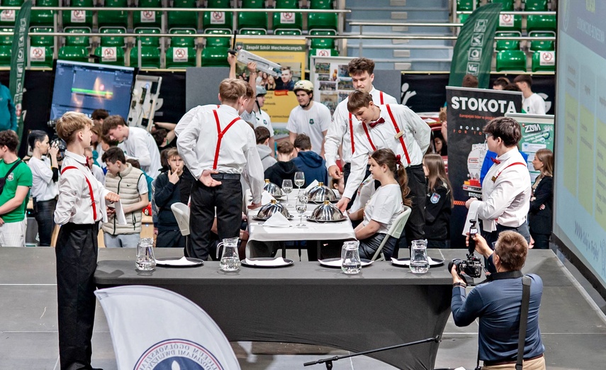 Młodzież szuka swojej przyszłości zdjęcie nr 346411