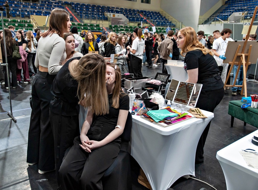 Młodzież szuka swojej przyszłości zdjęcie nr 346382