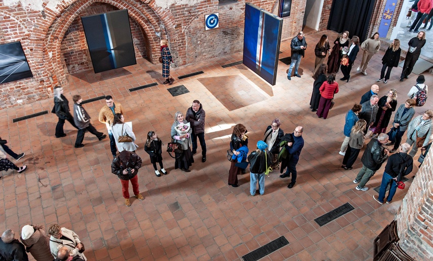 Absolwenci zaprezentowali swoją twórczość zdjęcie nr 346486