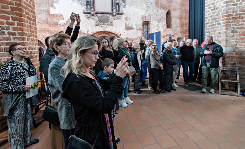 Absolwenci zaprezentowali swoją twórczość zdjęcie nr 346493