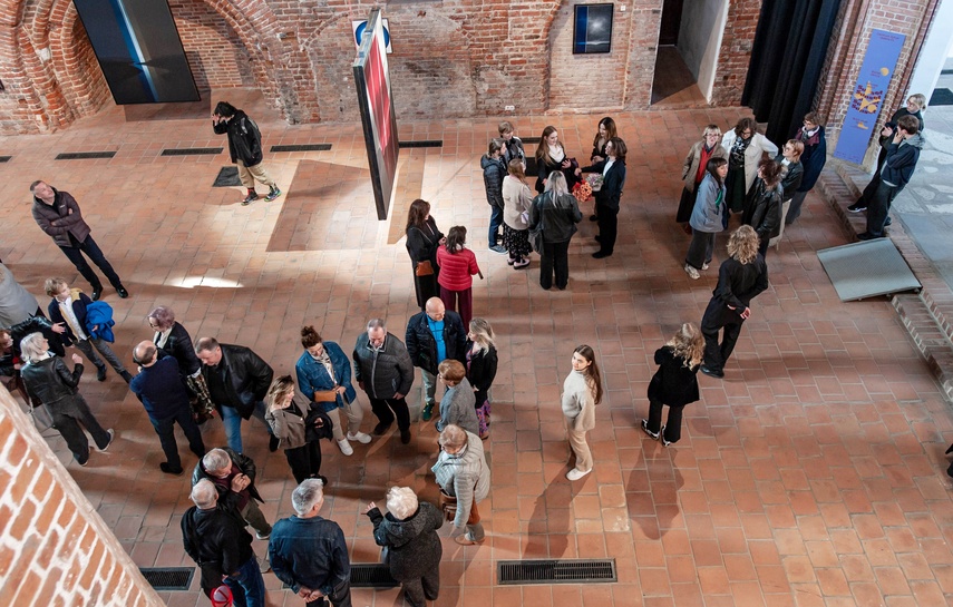 Absolwenci zaprezentowali swoją twórczość zdjęcie nr 346487