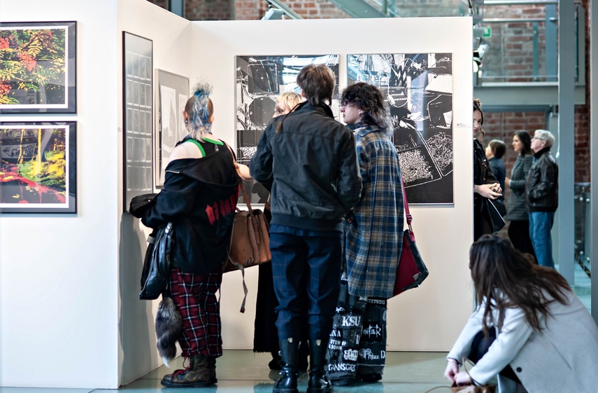 Absolwenci zaprezentowali swoją twórczość zdjęcie nr 346466