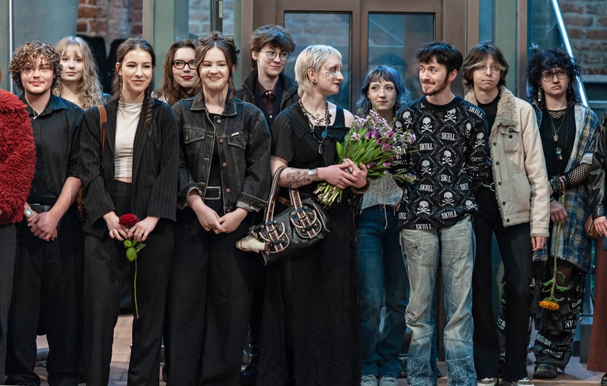 Absolwenci zaprezentowali swoją twórczość zdjęcie nr 346490