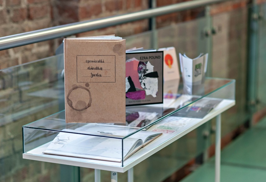 Absolwenci zaprezentowali swoją twórczość zdjęcie nr 346471