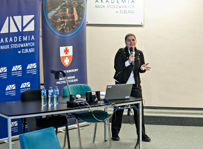 Młodzież debatowała z o tym, czy warto zostać w Elblągu zdjęcie nr 347069