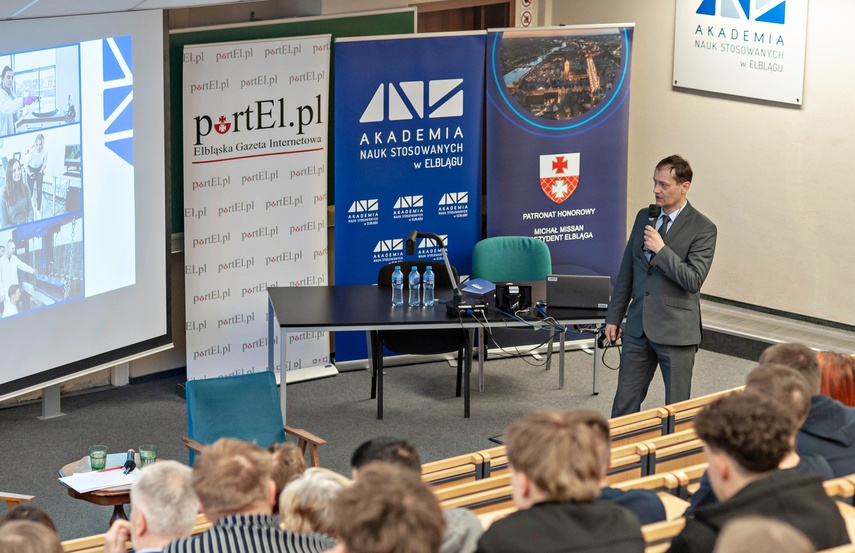 Młodzież debatowała z o tym, czy warto zostać w Elblągu zdjęcie nr 347097