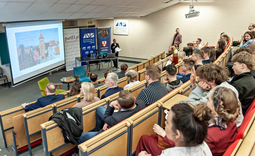 Młodzież debatowała z o tym, czy warto zostać w Elblągu zdjęcie nr 347072