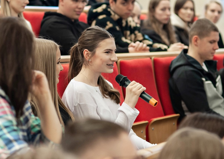 Młodzież debatowała z o tym, czy warto zostać w Elblągu zdjęcie nr 347074