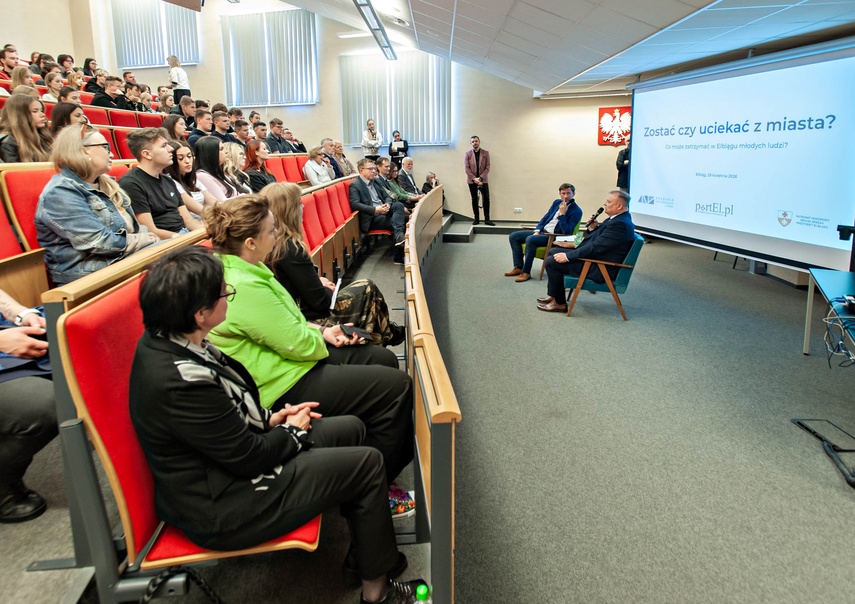 Młodzież debatowała z o tym, czy warto zostać w Elblągu zdjęcie nr 347085