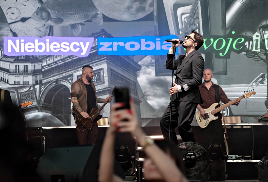 Dawid Kwiatkowski zaśpiewał przed katedrą zdjęcie nr 347221