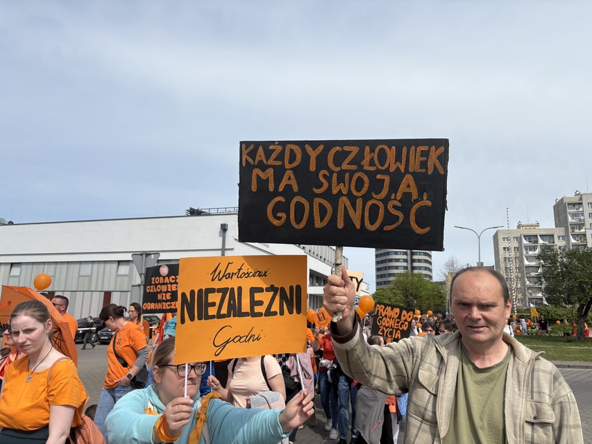 Każdy człowiek ma swoją godność zdjęcie nr 347360