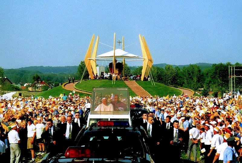 Papież na lotnisku (w obiektywie Henryka Myślińskiego) zdjęcie nr 347581
